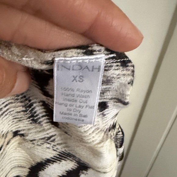 Indah Monochrome Patterned Garment - Picture 3 of 7